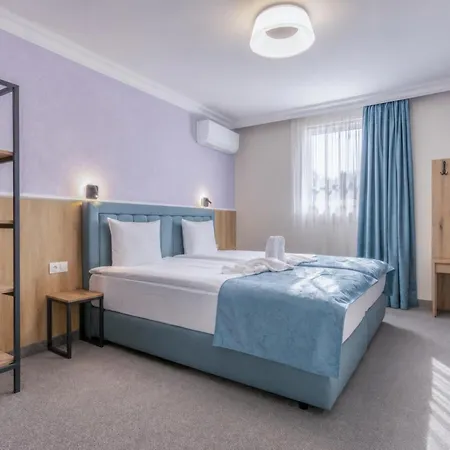 Efes Hotel *